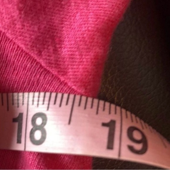 Tahari 100% Barbie pink Medium shirt - Picture 7 of 8